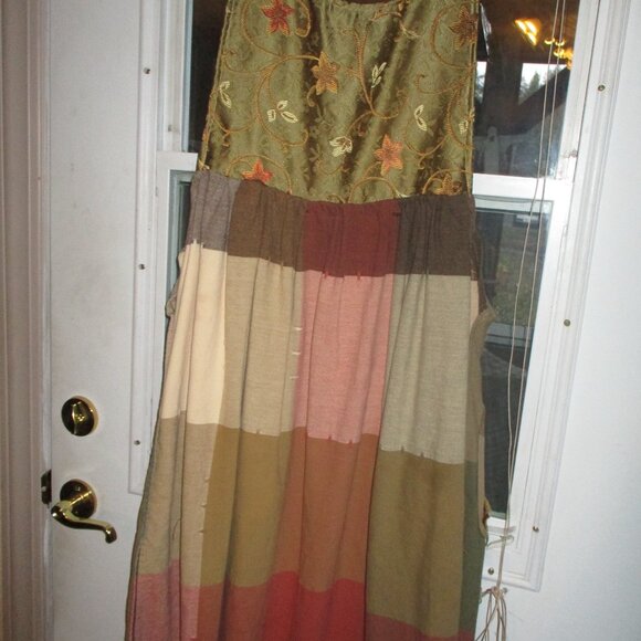Pinafore/Apron/ Over- dress upcycled linen tablecloth and brocade - Picture 4 of 9